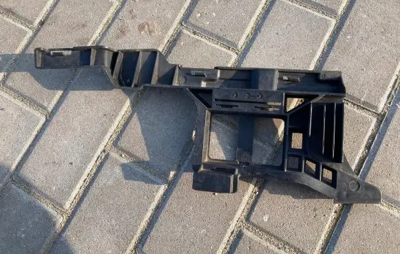 Mercedes-Benz E W212 Front bumper mounting bracket A2128851016
