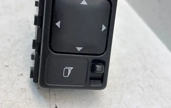 Nissan X-Trail T30 Wing mirror switch 040720