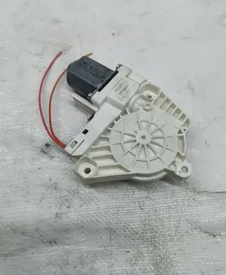 Skoda Yeti (5L) Rear door window regulator motor 8K0959811A 1101919814200 12440250786