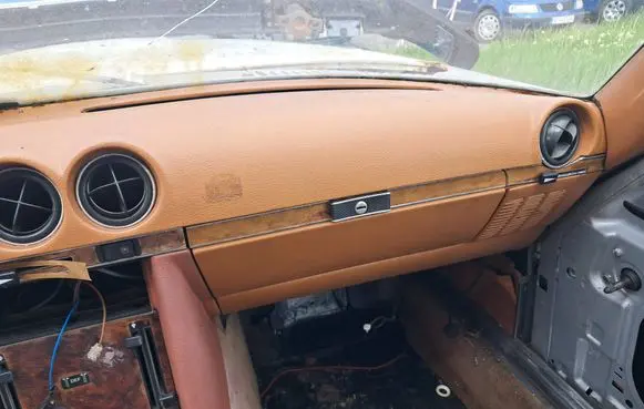 Mercedes-Benz SL R107 Dashboard 1076803487