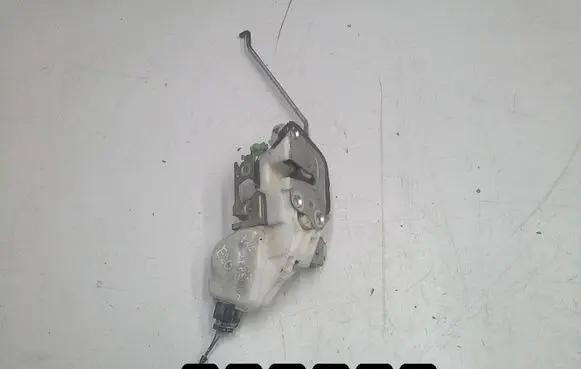 Mitsubishi Pajero Front door lock 