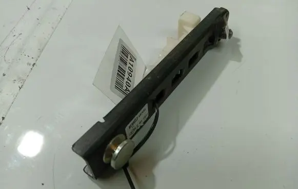 Renault Laguna II Seat belt adjustment rail 