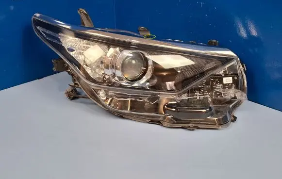Toyota Auris E180 Headlight/headlamp 8111002K30 90070909