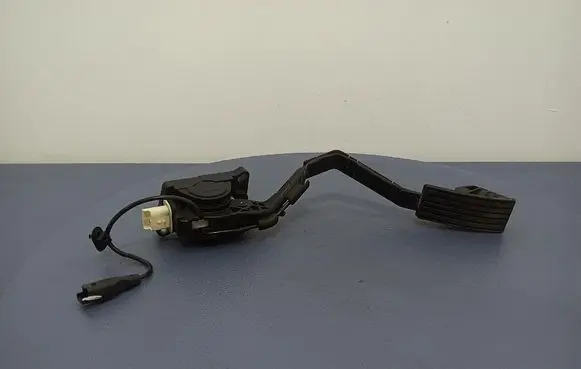 Peugeot 407 Accelerator throttle pedal 9650341780