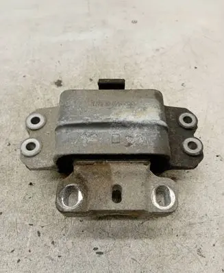 Volkswagen Touran I Engine mount bracket 1K0199555