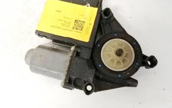 Volkswagen Golf V Front door window regulator motor 1k0959702m 1k0959792j