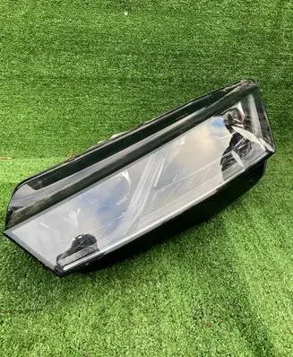 Skoda Octavia Mk4 Headlight/headlamp 5E4941015A LE18A6419 0301118233AB