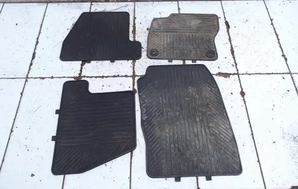 Ford Focus Car floor mat set BM5JX130C06CA BM5JX130C07CA BM5JX13011FB