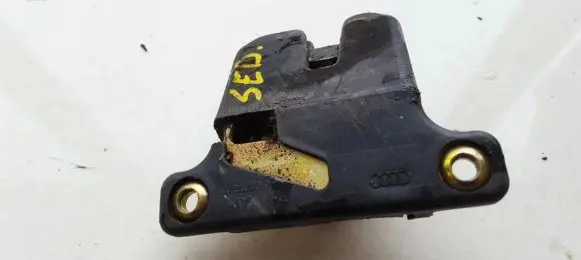 Audi A4 S4 B5 8D Tailgate/trunk/boot lock/catch/latch 8D5827505