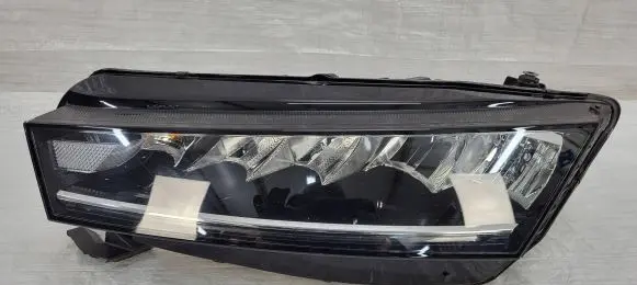 Skoda Octavia Mk4 Headlight/headlamp 5E4941015 LE18A6418 030111823100