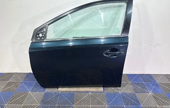 Toyota Auris E180 Front door 