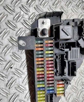BMW 5 E60 E61 Fuse module 6906619