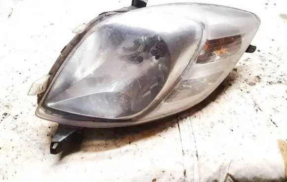 Toyota Yaris Headlight/headlamp 09232010