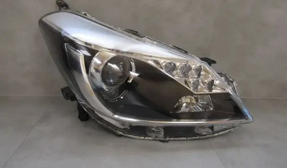 Toyota Yaris Headlight/headlamp YARIS3HYBRID