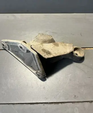 BMW X3 E83 Engine mounting bracket 6750852 3629226