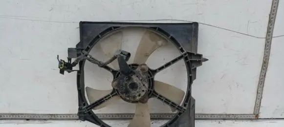 Mazda 323 Radiator cooling fan shroud