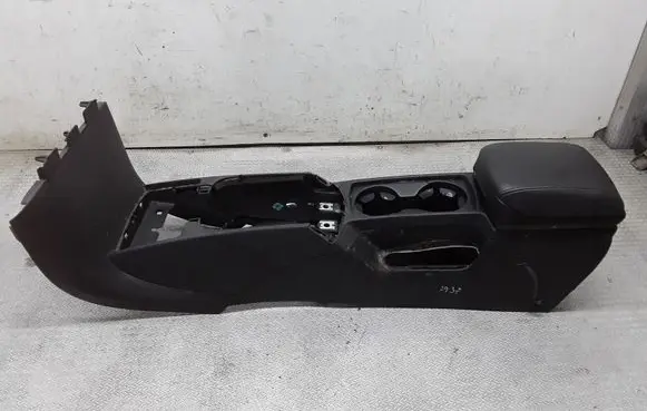 Volvo V50 Center console 8687408