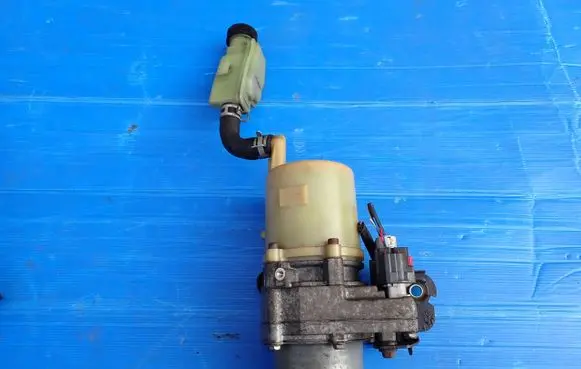 Mazda 5 Power steering pump 