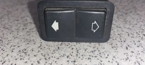 BMW 5 E39 Electric window control switch 8368932