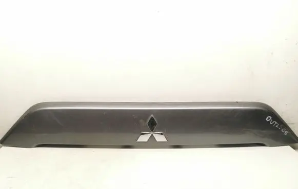 Mitsubishi Outlander Trunk door license plate light bar 