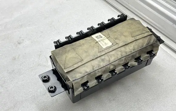 Tesla Model Y Passenger airbag 1077824EUF 0080P1120015 641046812D