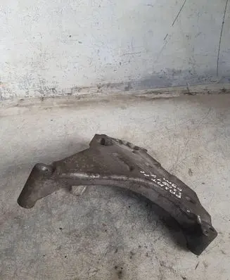 Volkswagen PASSAT CC Engine mounting bracket 03l199207