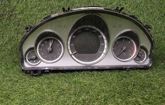 Mercedes-Benz E W212 Speedometer (instrument cluster) A2129002010 A2129014100 A2049024202