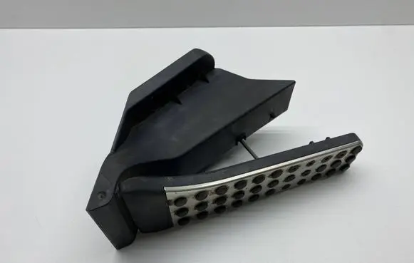 Mercedes-Benz C W204 Accelerator throttle pedal A2043000204