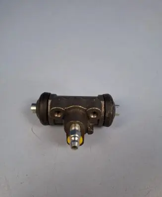 Mazda 323 Rear brake cylinder B21626610A B21626610B B21626610