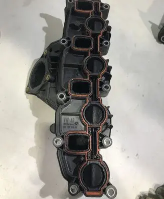 Volkswagen PASSAT B6 Intake manifold 03L129711AG