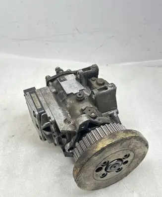 Audi A4 S4 B5 8D Fuel injection high pressure pump 059130106C 0470506010