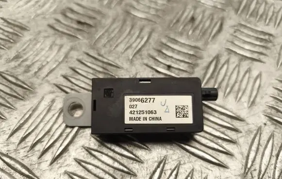 Opel Astra K Aerial antenna amplifier 39066277 421251063