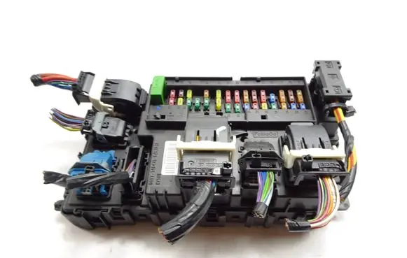 Ford Mondeo MK V Fuse module FU5T15604 32814 A2C7438261050