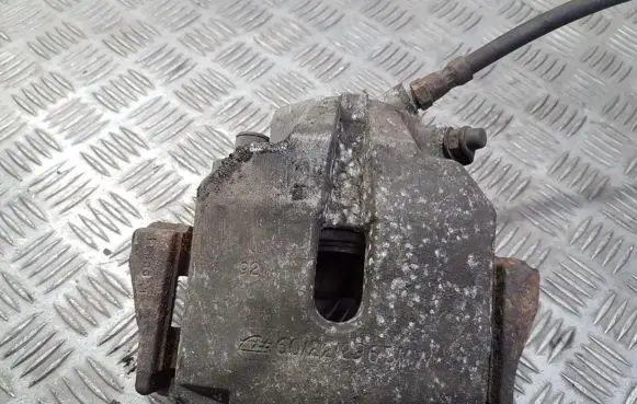 BMW 5 E39 Front brake caliper 6022296