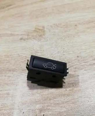 BMW 5 E39 Tailgate/trunk/boot open switch 8365579