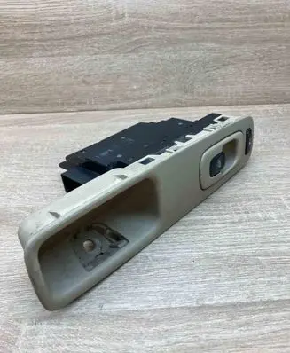 Volvo V70 Electric window control switch 8682950