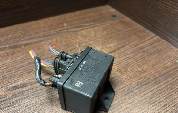 Glow plug pre-heat relay