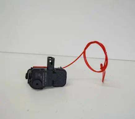 Fuel tank cap lock