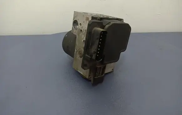 Volkswagen PASSAT B5 ABS Pump 8E0614111T