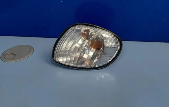 Toyota Corolla E110 Front indicator light 8152012870