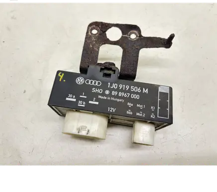 Volkswagen Polo Coolant fan relay 1J0919506M