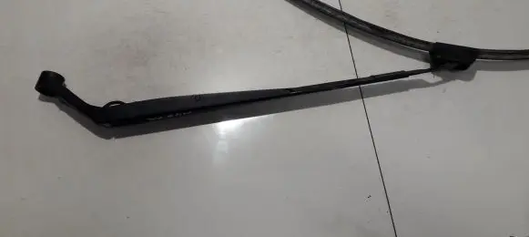 Toyota Auris 150 Front wiper blade arm
