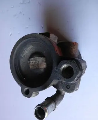 Renault Laguna I Power steering pump 7700422620