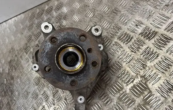 BMW X1 F48 F49 Front wheel hub 6876646