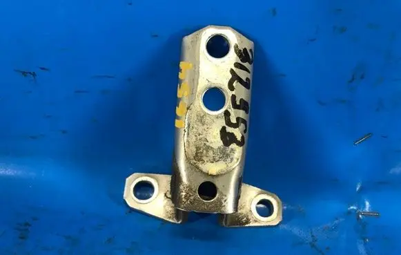 Mitsubishi Outlander Front door lower hinge 5702A006