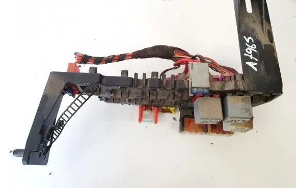 Volkswagen PASSAT B5.5 Fuse box set 8d1937545