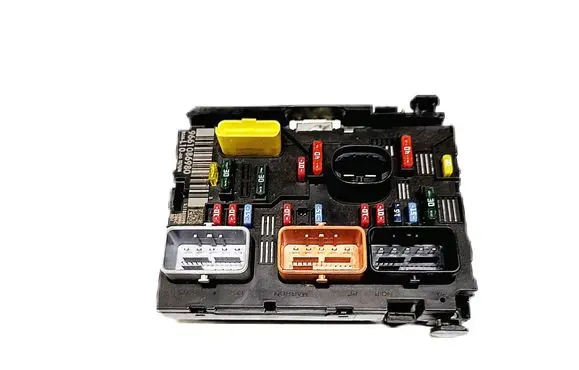 Peugeot 207 Fuse module 9661086980