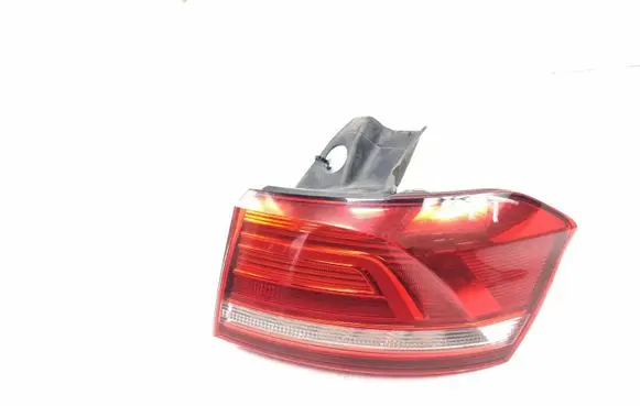 Volkswagen PASSAT B8 Rear/tail lights