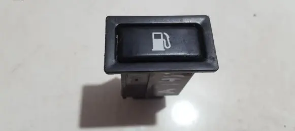 Toyota Avensis T250 Fuel tank opening switch 156795