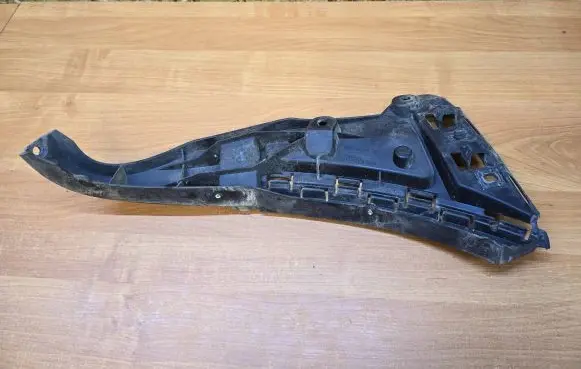 Front bumper mounting bracket